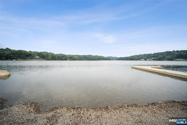 16 Adrian Street, Pompton Lakes, NJ 07442