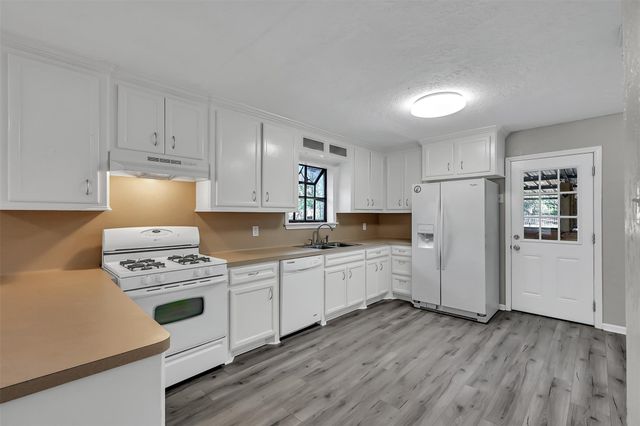 29806 Lazy Lane, Spring, TX 77386