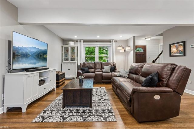 124 Camelot CRES, Yorktown, VA 23693