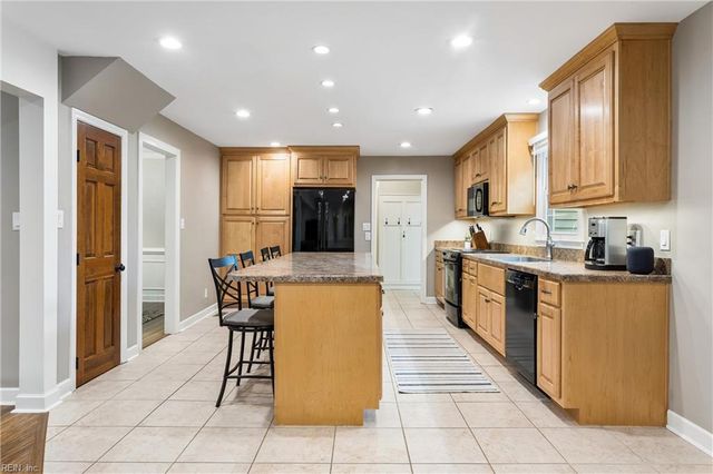 124 Camelot CRES, Yorktown, VA 23693