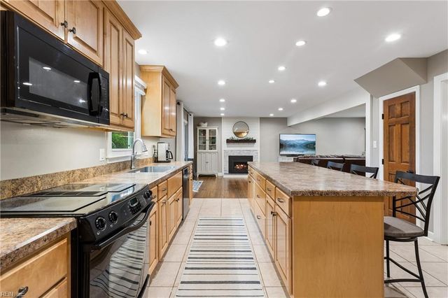 124 Camelot CRES, Yorktown, VA 23693