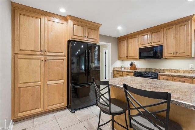 124 Camelot CRES, Yorktown, VA 23693
