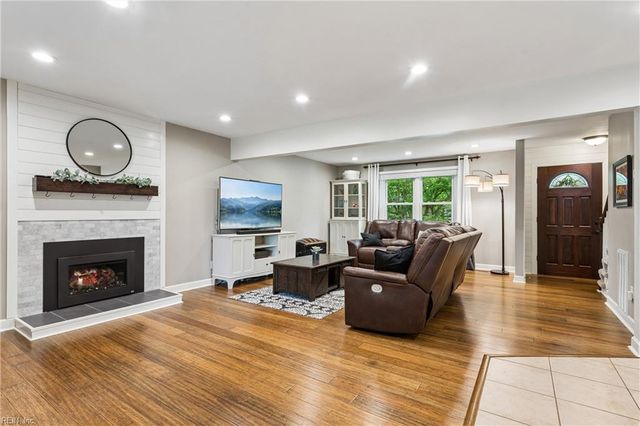 124 Camelot CRES, Yorktown, VA 23693