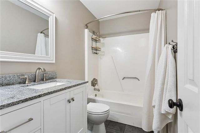 124 Camelot CRES, Yorktown, VA 23693