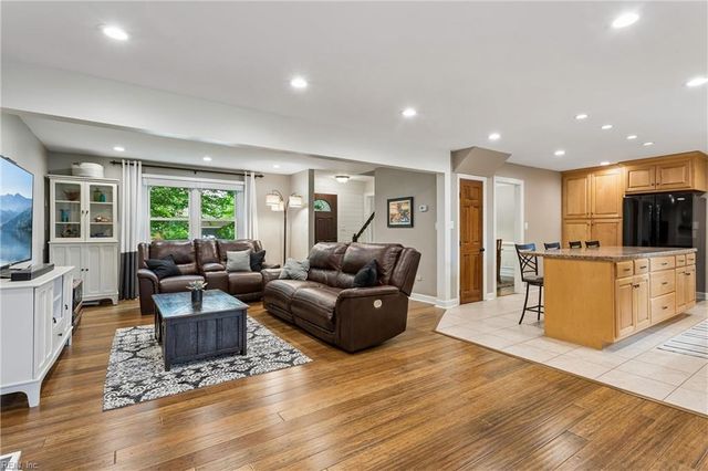 124 Camelot CRES, Yorktown, VA 23693