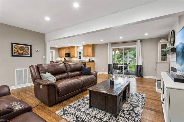 124 Camelot CRES, Yorktown, VA 23693