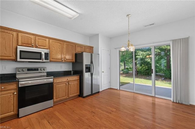 504 Sawgrass LN, Portsmouth, VA 23703