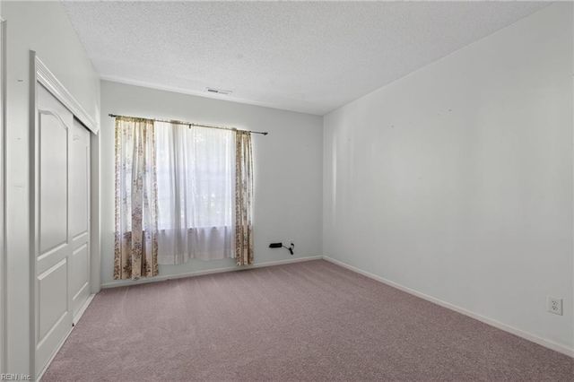 504 Sawgrass LN, Portsmouth, VA 23703