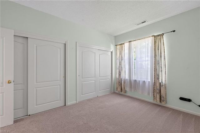 504 Sawgrass LN, Portsmouth, VA 23703