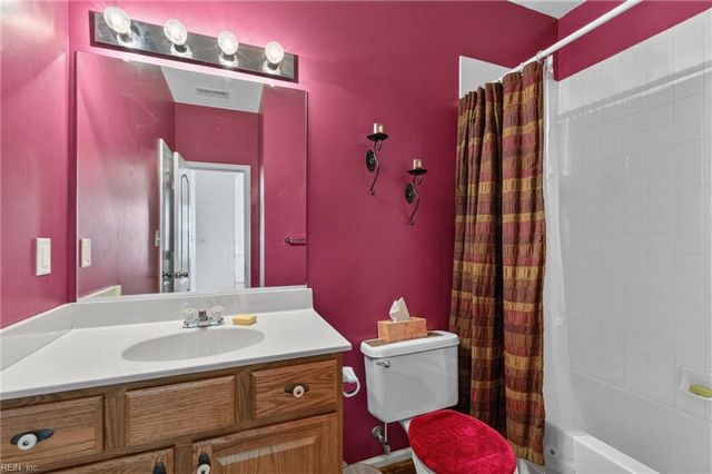 504 Sawgrass LN, Portsmouth, VA 23703