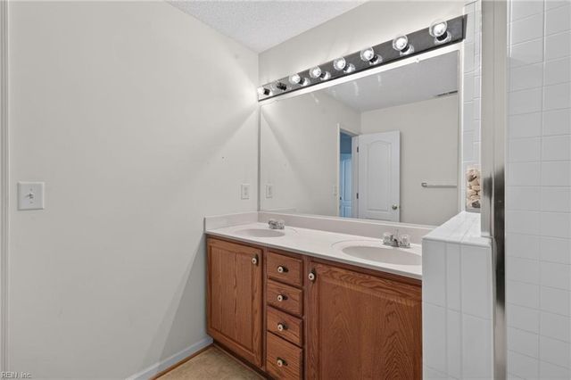 504 Sawgrass LN, Portsmouth, VA 23703