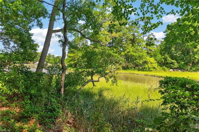 504 Sawgrass LN, Portsmouth, VA 23703