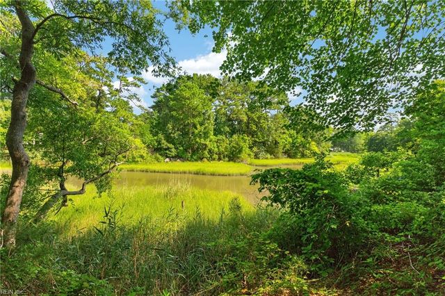 504 Sawgrass LN, Portsmouth, VA 23703