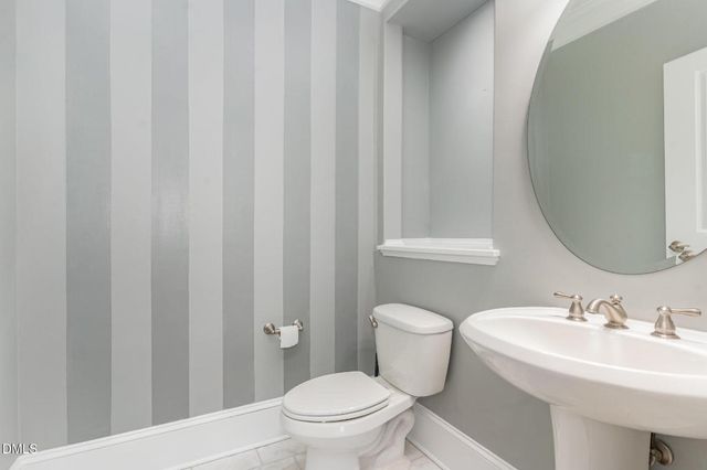 501 Finsbury 207, Durham, NC 27703