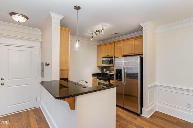 501 Finsbury 207, Durham, NC 27703