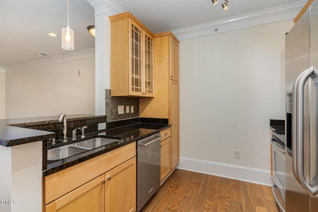 501 Finsbury 207, Durham, NC 27703