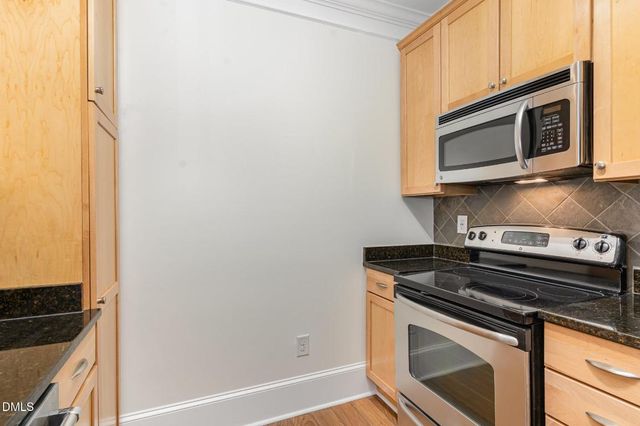 501 Finsbury 207, Durham, NC 27703