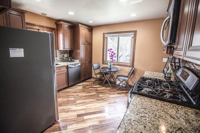 1489 Birch DRIVE, Waukesha, WI 53188