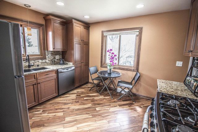 1489 Birch DRIVE, Waukesha, WI 53188