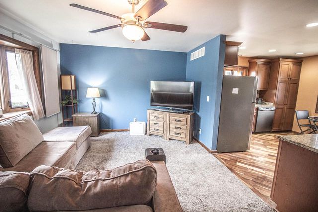 1489 Birch DRIVE, Waukesha, WI 53188