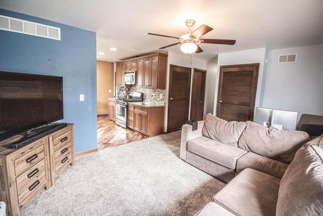 1489 Birch DRIVE, Waukesha, WI 53188