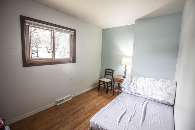 1489 Birch DRIVE, Waukesha, WI 53188
