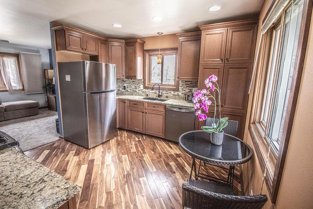 1489 Birch DRIVE, Waukesha, WI 53188