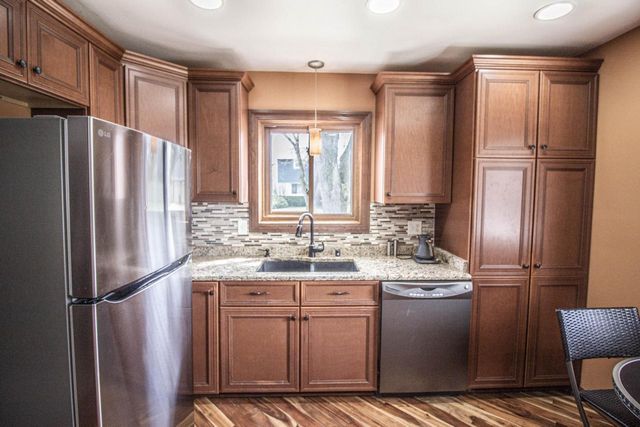 1489 Birch DRIVE, Waukesha, WI 53188