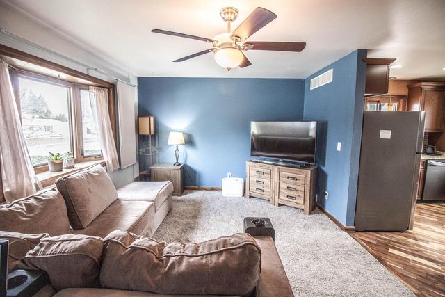 1489 Birch DRIVE, Waukesha, WI 53188