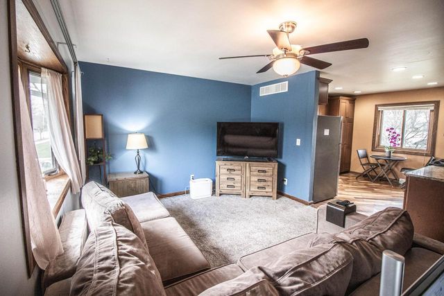 1489 Birch DRIVE, Waukesha, WI 53188