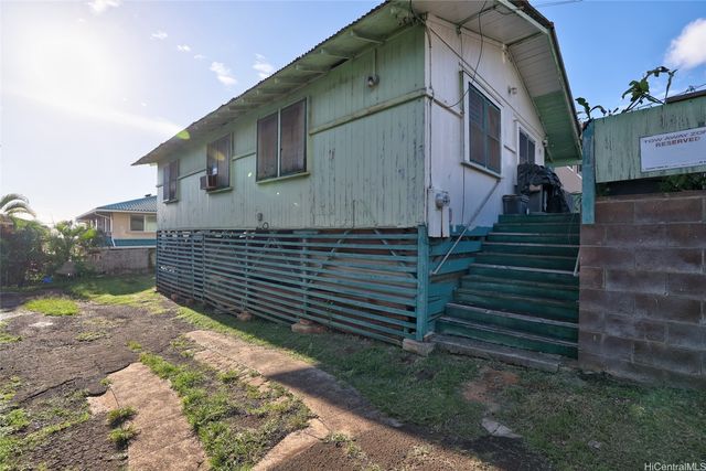 911 Luka Street, Honolulu, HI 96817