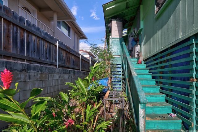 911 Luka Street, Honolulu, HI 96817