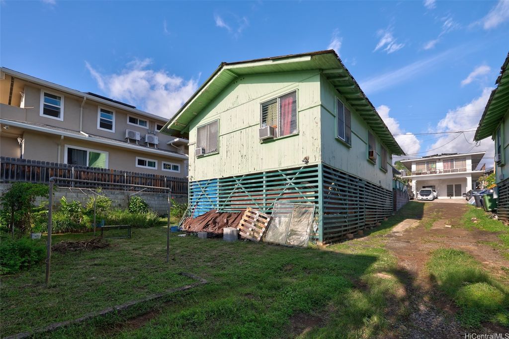 911 Luka Street, Honolulu, HI 96817