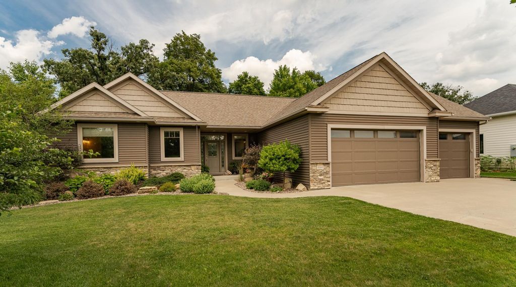 4089 Stone Point Drive NE, Rochester, MN 55906