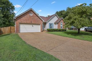 1316 Crestfield Dr, Nashville, TN 37211