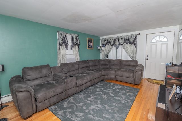 109 Fordson Ave, Cranston, RI 02910