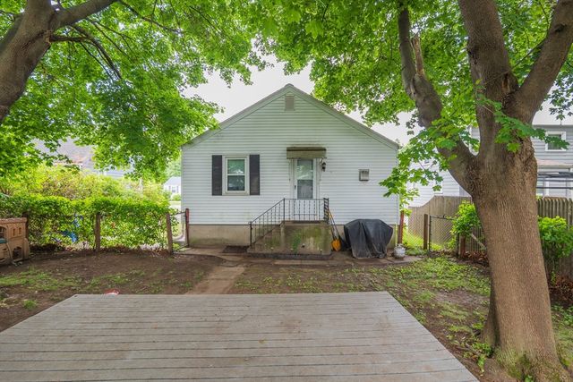109 Fordson Ave, Cranston, RI 02910