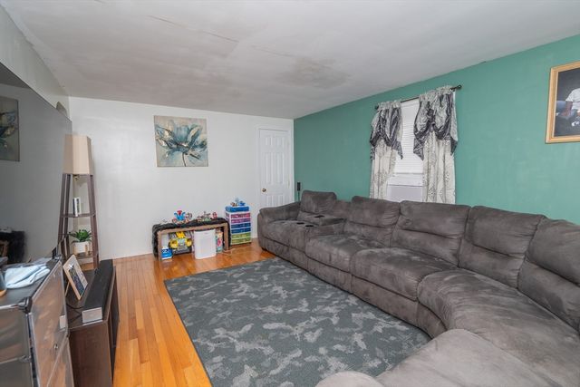 109 Fordson Ave, Cranston, RI 02910