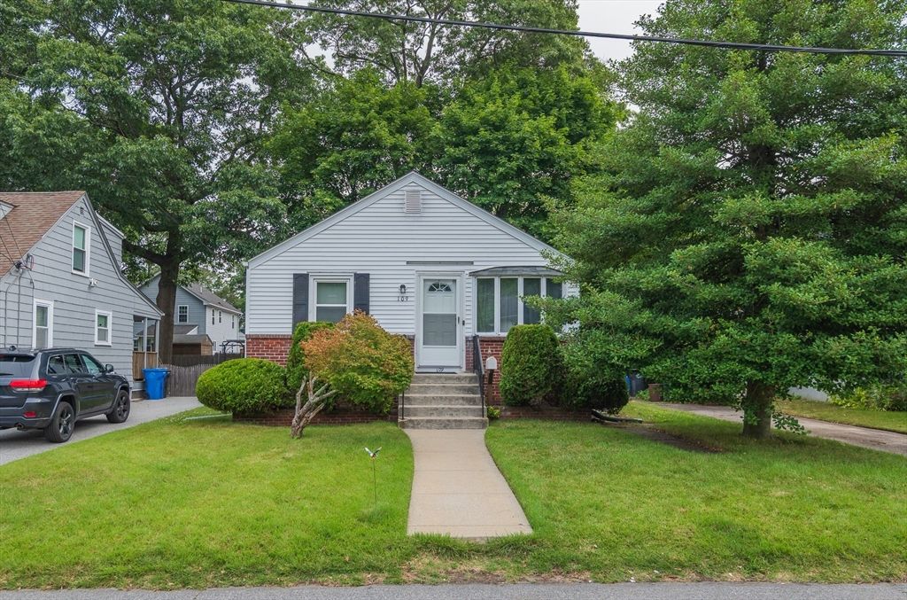 109 Fordson Ave, Cranston, RI 02910