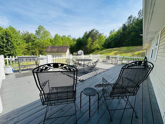 174 Collins Gibson Road, Manchester, KY 40962
