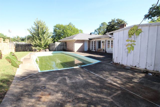 600 Rock Hollow Drive, Shreveport, LA 71115