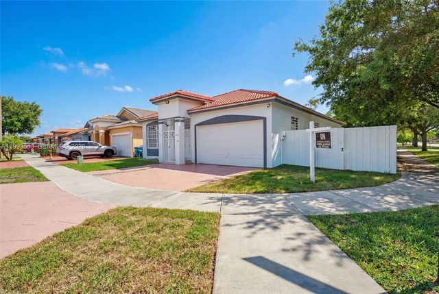 8852 NW 147th Ln, Miami Lakes, FL 33018