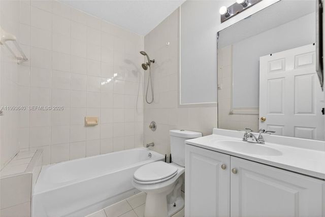 8852 NW 147th Ln, Miami Lakes, FL 33018