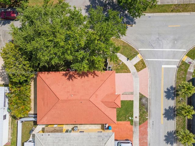 8852 NW 147th Ln, Miami Lakes, FL 33018