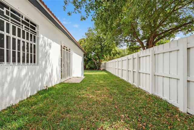 8852 NW 147th Ln, Miami Lakes, FL 33018