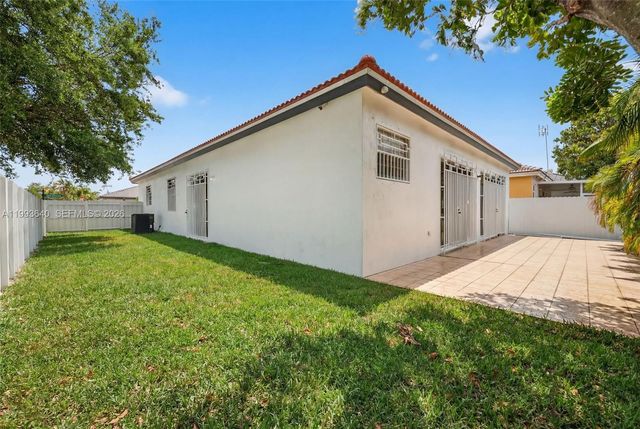 8852 NW 147th Ln, Miami Lakes, FL 33018