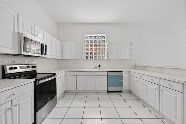 8852 NW 147th Ln, Miami Lakes, FL 33018