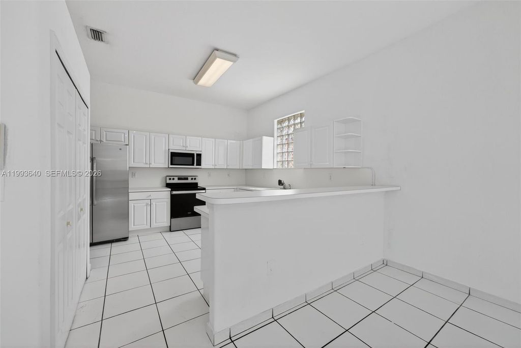 Image 11 of property listing at 8852 NW 147th Ln, Miami Lakes, FL 33018