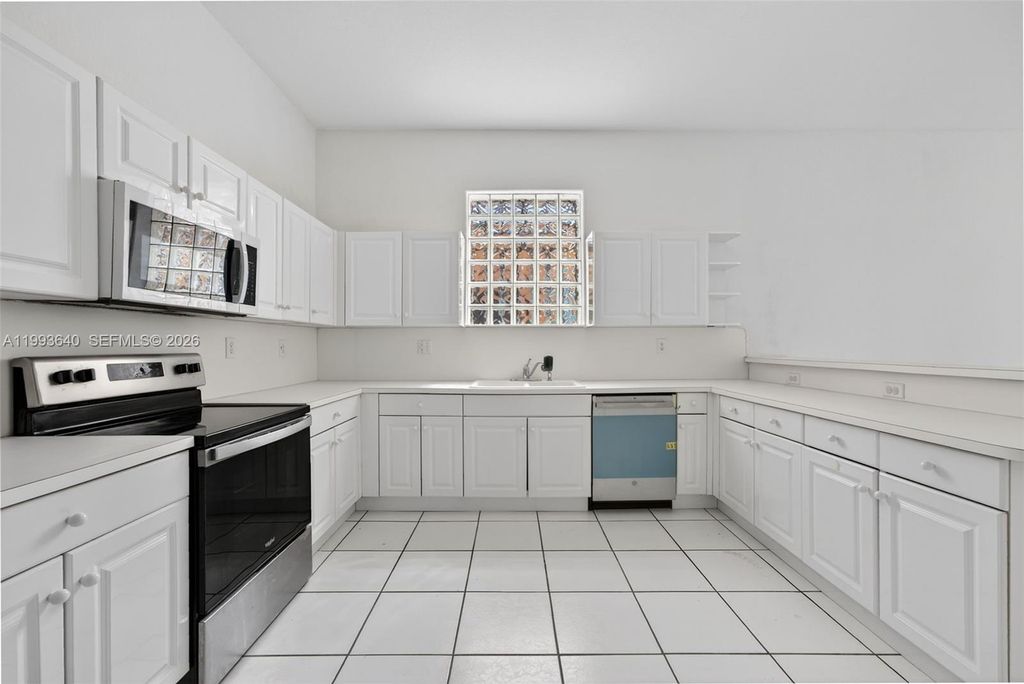 Image 7 of property listing at 8852 NW 147th Ln, Miami Lakes, FL 33018