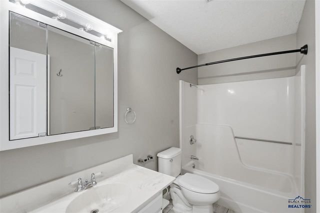 627 Fairmont PL, Rapid City, SD 57701